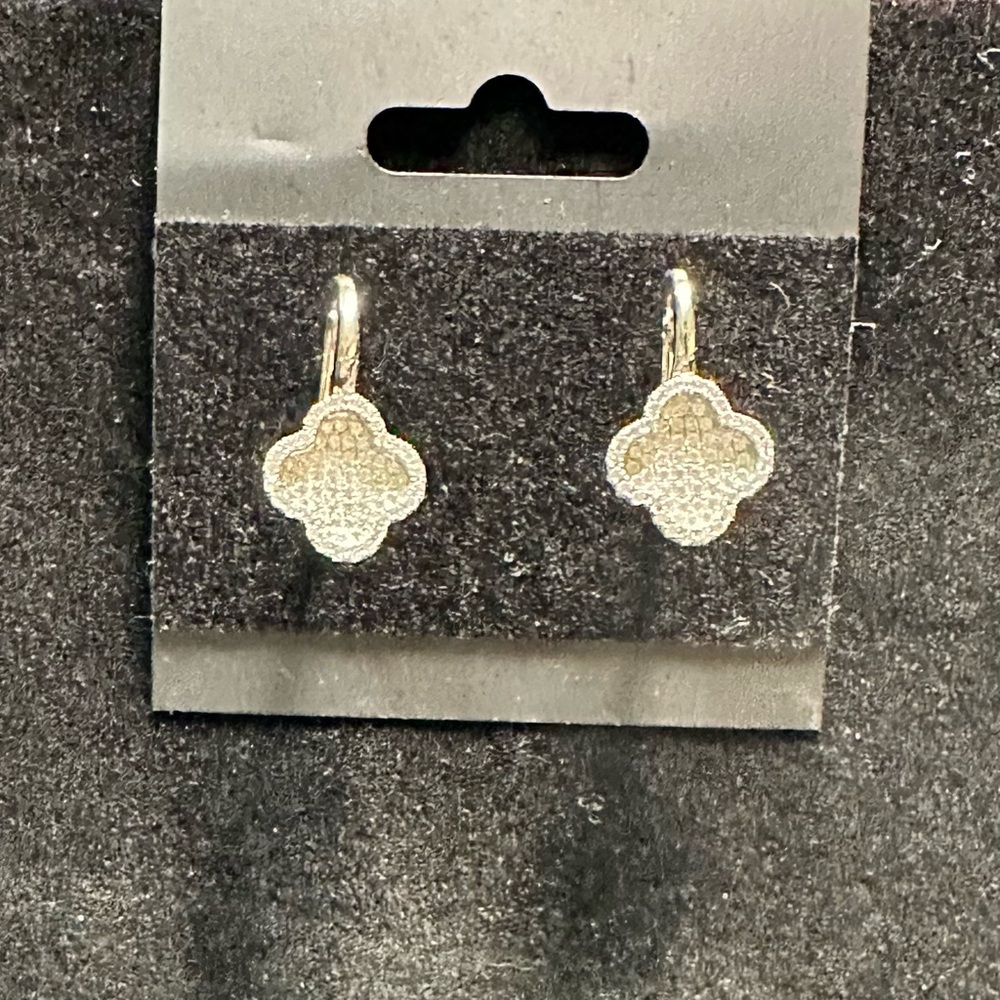 14K White Gold Clover Earrings- Perfect Condition!